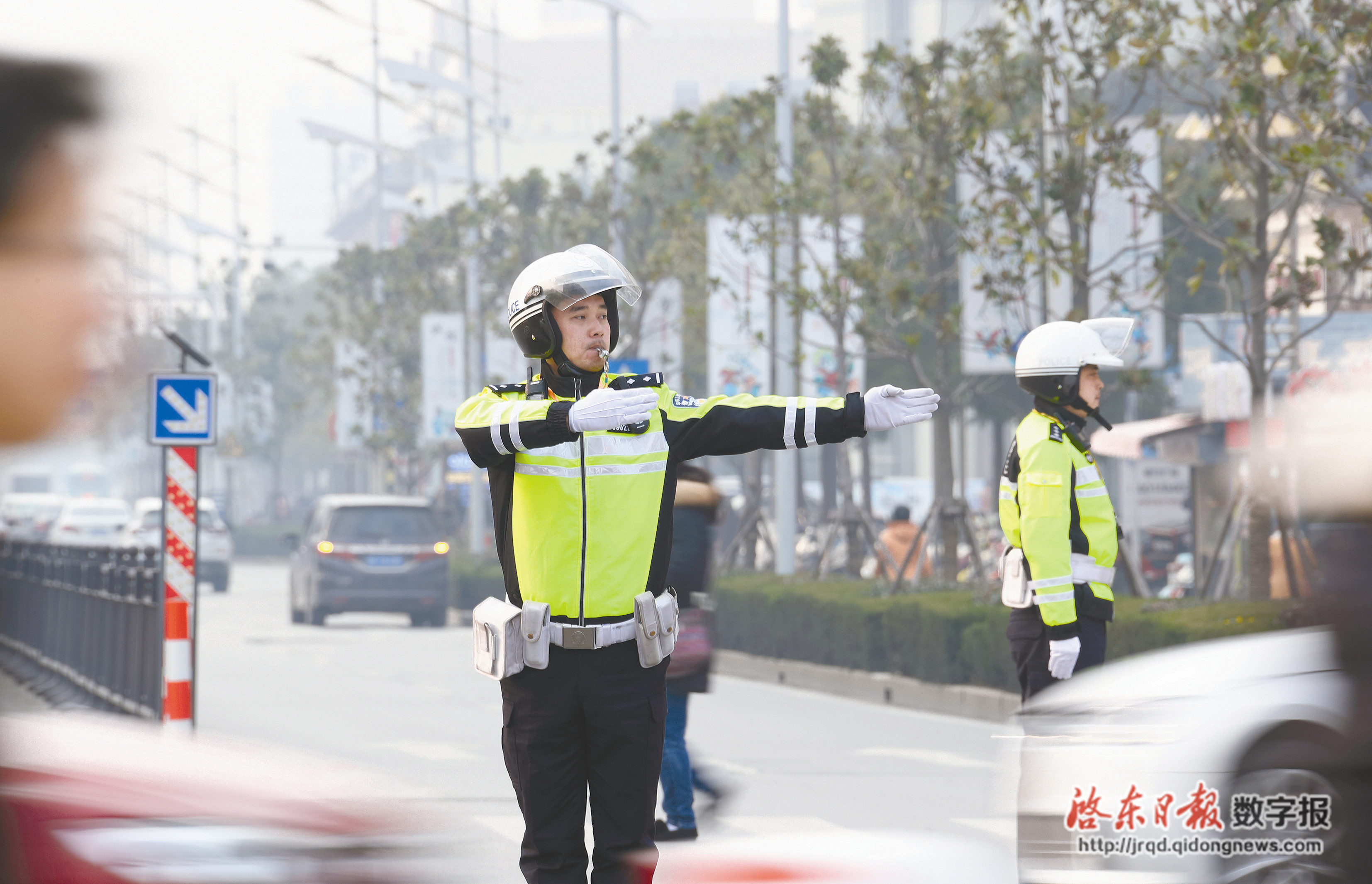 交警最新衣服-交警全新制服亮相