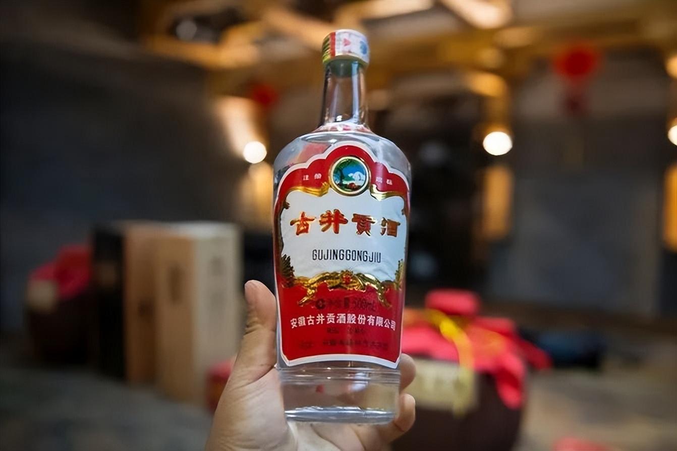 璀璨巅峰之选——新品茅台，荣耀绽放，尽享美好时光！